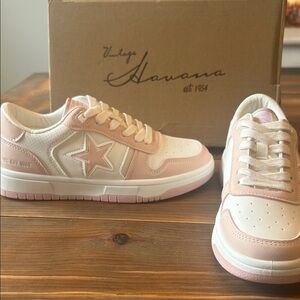 Vintage Havana white & Pink Star Claudia leather Low-Top Sneakers 7.5 NIB
